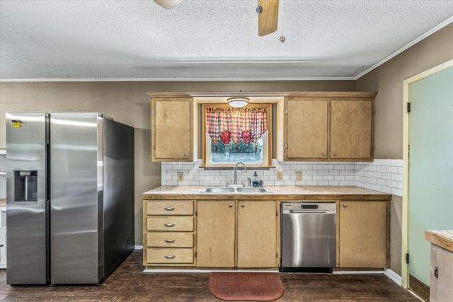669 S Oak Street, Van, TX 75790