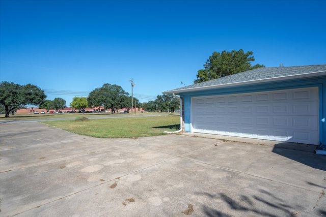 669 S Oak Street, Van, TX 75790