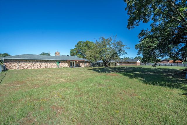 669 S Oak Street, Van, TX 75790