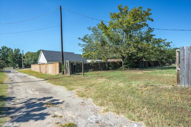 669 S Oak Street, Van, TX 75790