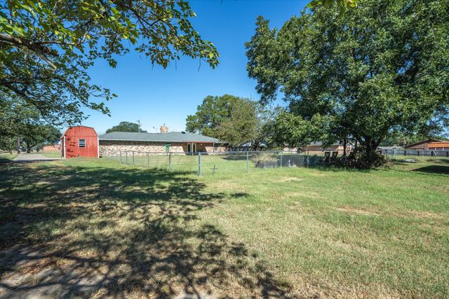 669 S Oak Street, Van, TX 75790
