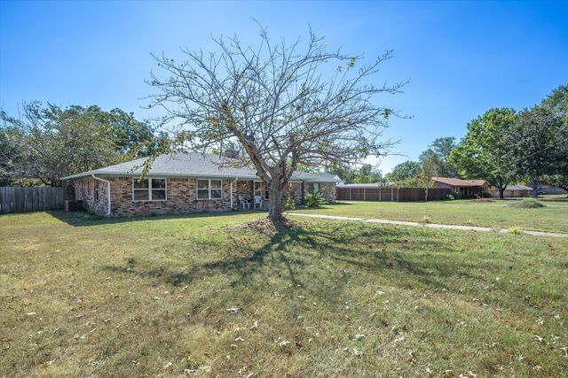 669 S Oak Street, Van, TX 75790