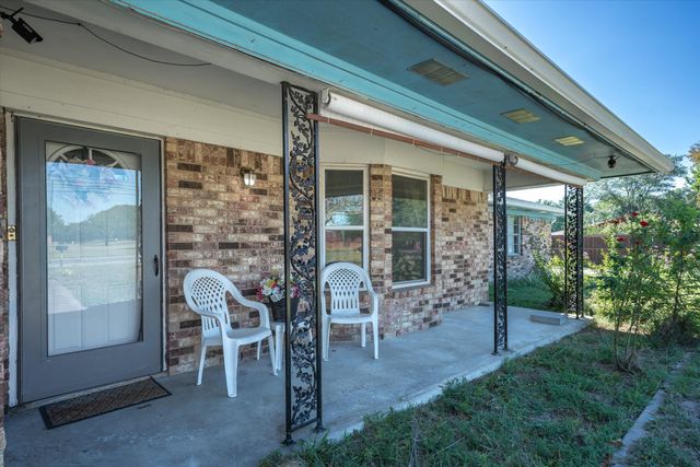 669 S Oak Street, Van, TX 75790