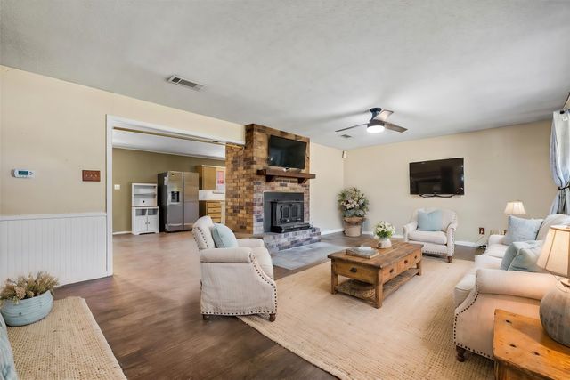 669 S Oak Street, Van, TX 75790