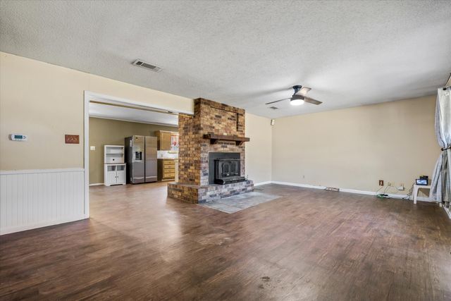 669 S Oak Street, Van, TX 75790