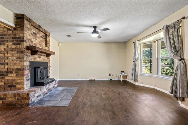 669 S Oak Street, Van, TX 75790