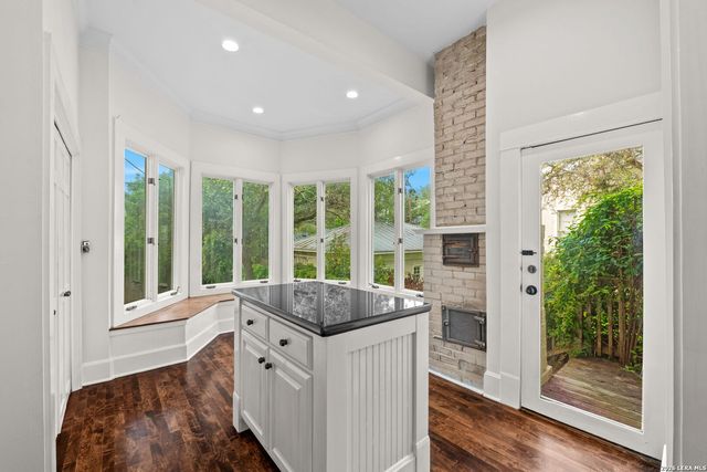 124 E Summit, San Antonio, TX 78212