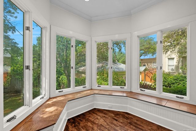 124 E Summit, San Antonio, TX 78212
