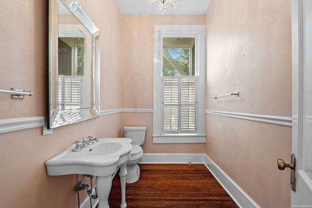 124 E Summit, San Antonio, TX 78212
