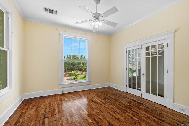 124 E Summit, San Antonio, TX 78212