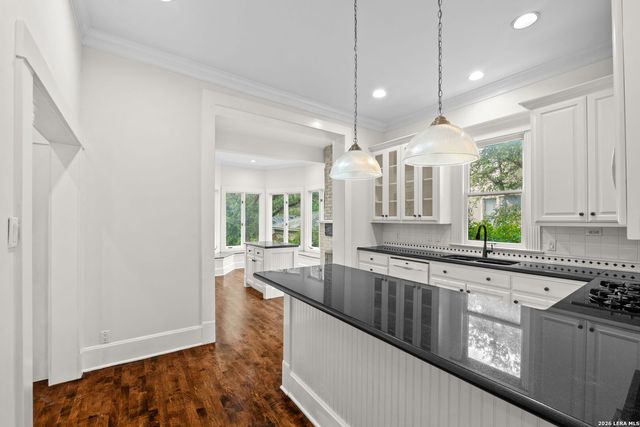 124 E Summit, San Antonio, TX 78212