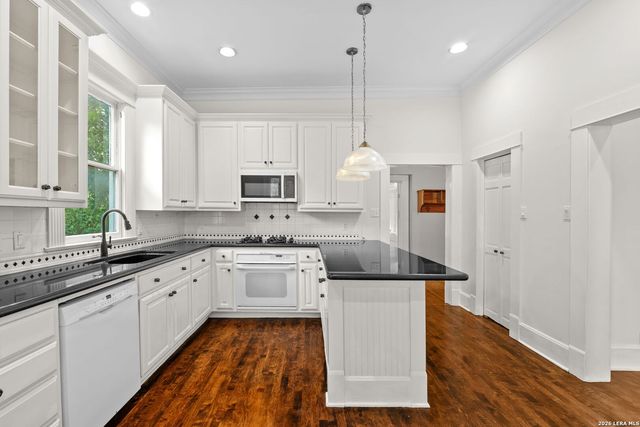 124 E Summit, San Antonio, TX 78212