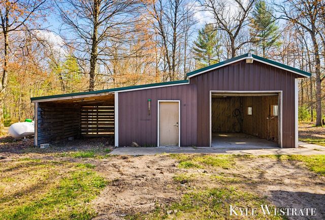 9470 Schow Road, Holton, MI 49425