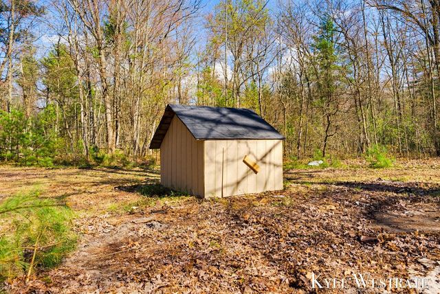 9470 Schow Road, Holton, MI 49425