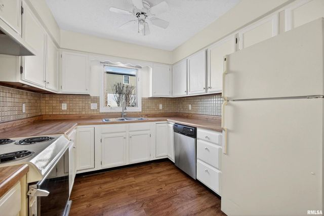 2418 E 51ST Street A, Davenport, IA 52807