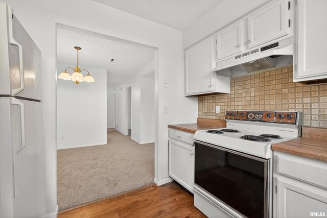 2418 E 51ST Street A, Davenport, IA 52807