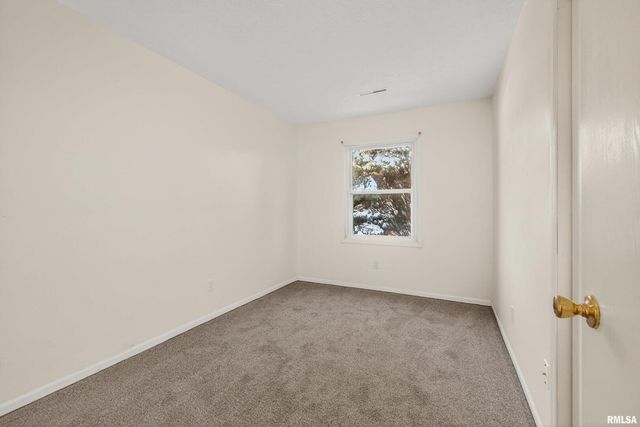 2418 E 51ST Street A, Davenport, IA 52807