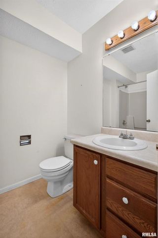 2418 E 51ST Street A, Davenport, IA 52807