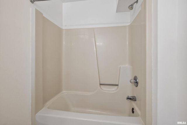 2418 E 51ST Street A, Davenport, IA 52807