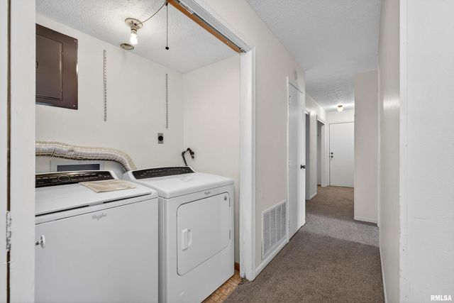 2418 E 51ST Street A, Davenport, IA 52807