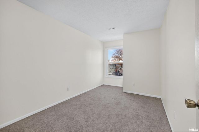 2418 E 51ST Street A, Davenport, IA 52807