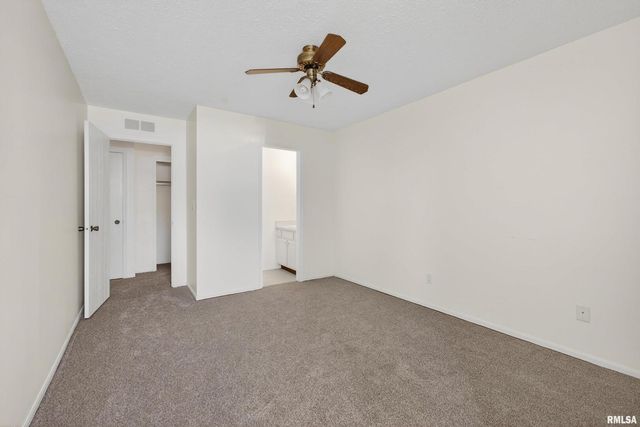 2418 E 51ST Street A, Davenport, IA 52807