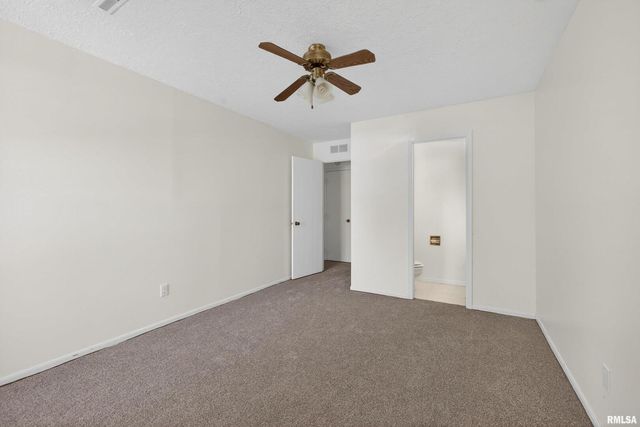 2418 E 51ST Street A, Davenport, IA 52807