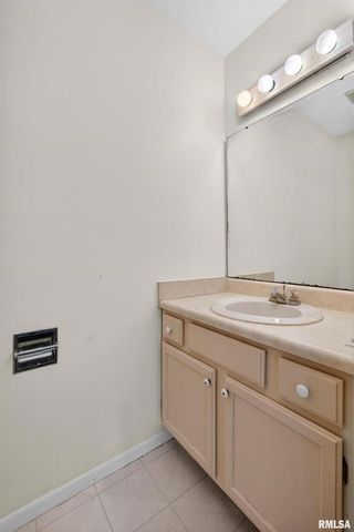 2418 E 51ST Street A, Davenport, IA 52807