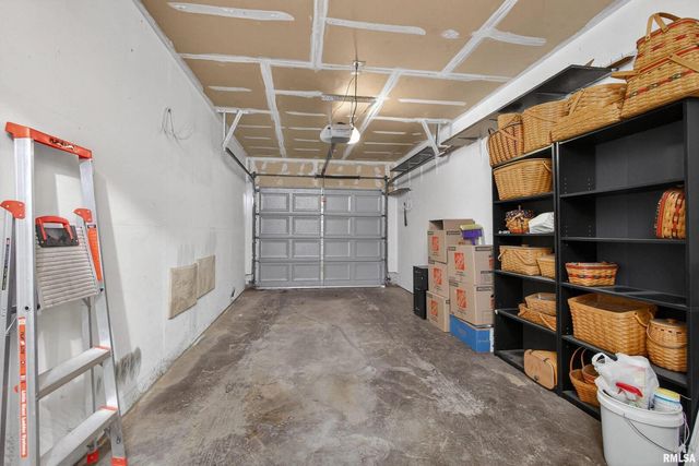 2418 E 51ST Street A, Davenport, IA 52807