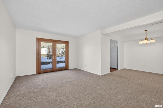 2418 E 51ST Street A, Davenport, IA 52807