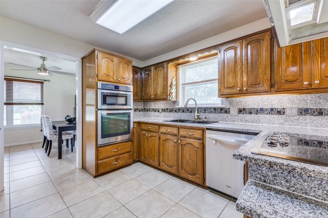 1145 Vz County Road 3417, Wills Point, TX 75169