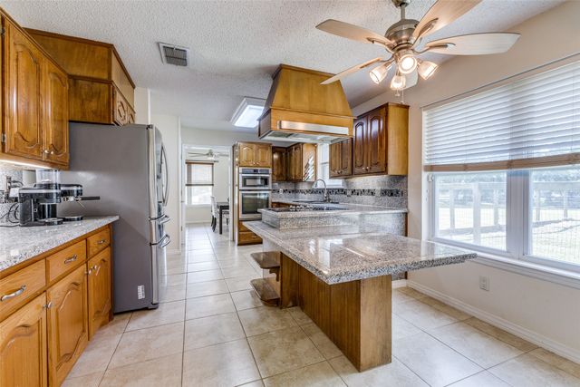 1145 Vz County Road 3417, Wills Point, TX 75169
