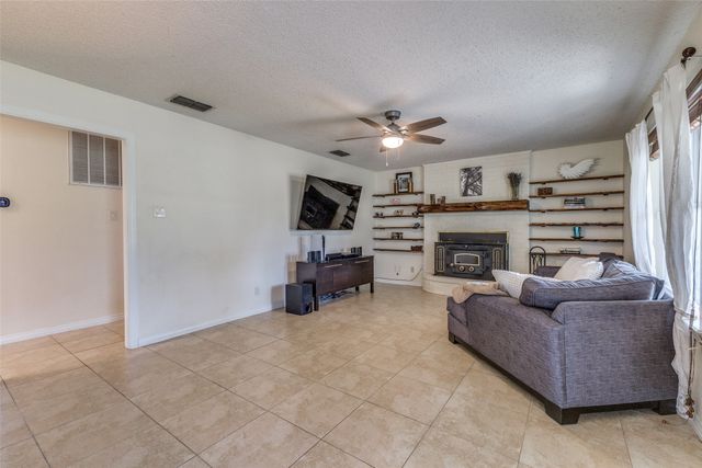 1145 Vz County Road 3417, Wills Point, TX 75169
