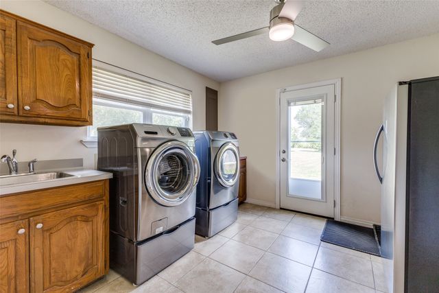 1145 Vz County Road 3417, Wills Point, TX 75169