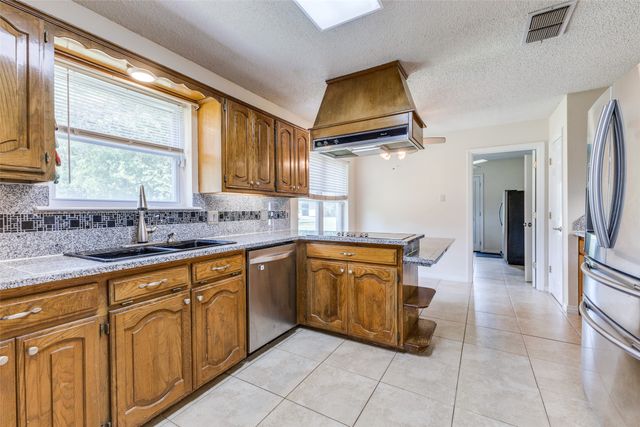 1145 Vz County Road 3417, Wills Point, TX 75169