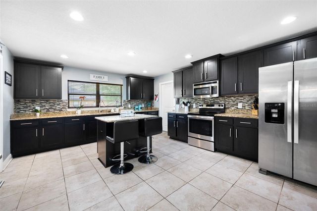 14311 HILL COUNTRY LANE, Dade City, FL 33525