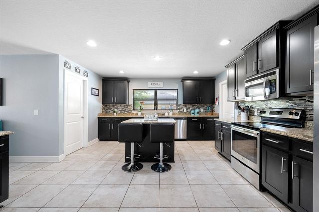 14311 HILL COUNTRY LANE, Dade City, FL 33525