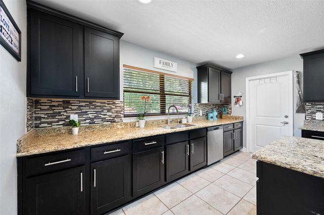 14311 HILL COUNTRY LANE, Dade City, FL 33525