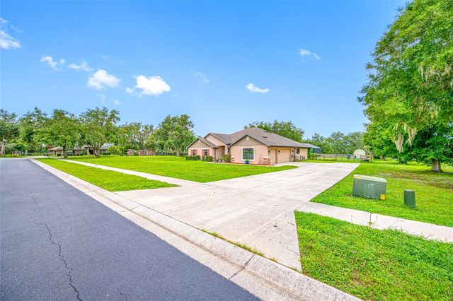 14311 HILL COUNTRY LANE, Dade City, FL 33525