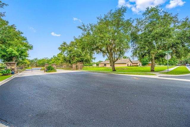 14311 HILL COUNTRY LANE, Dade City, FL 33525