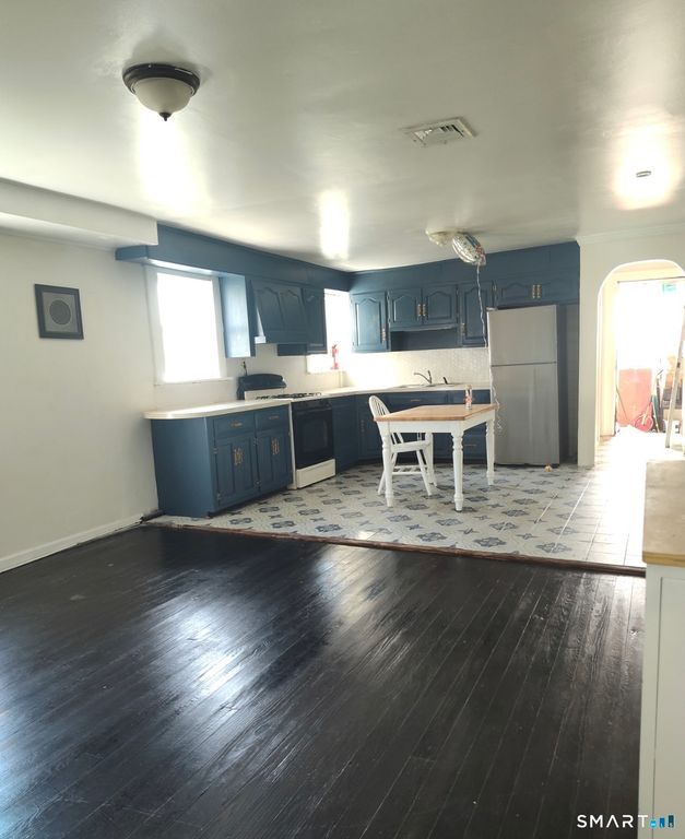 30 Hawkins Street, Derby, CT 06418