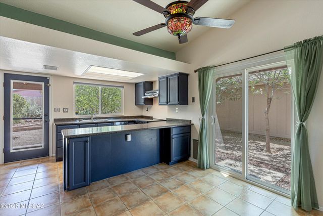 1040 N Independence Avenue, Tucson, AZ 85748
