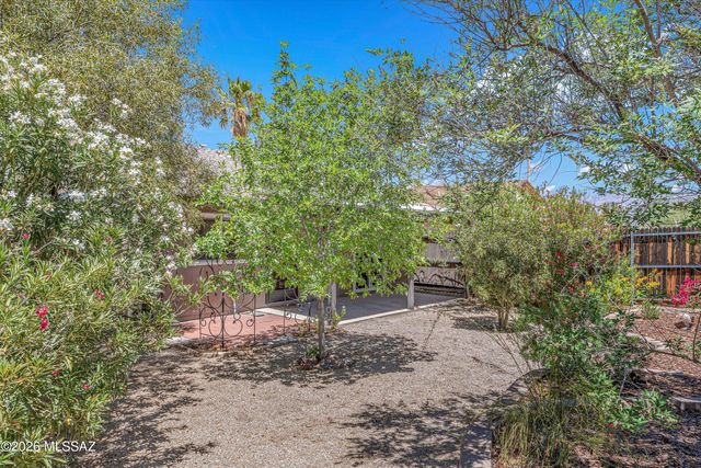 1040 N Independence Avenue, Tucson, AZ 85748