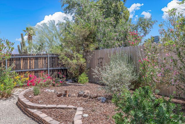 1040 N Independence Avenue, Tucson, AZ 85748