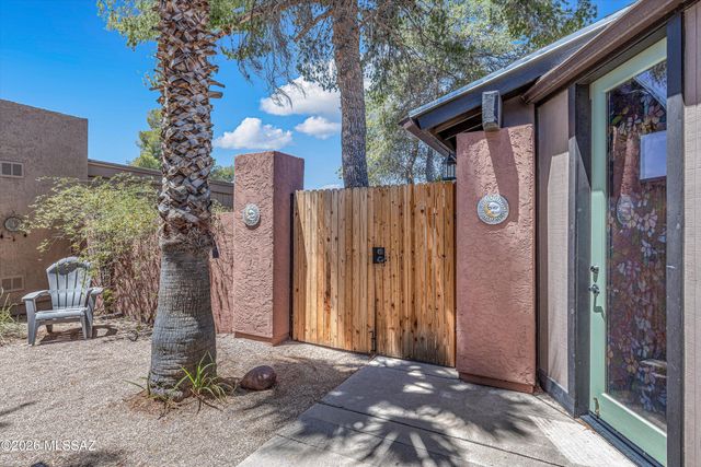 1040 N Independence Avenue, Tucson, AZ 85748