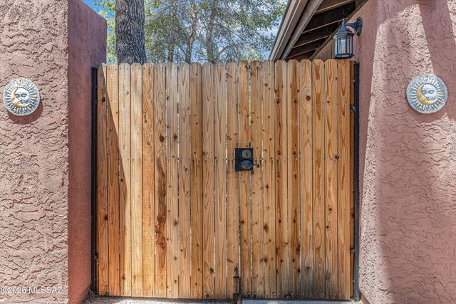 1040 N Independence Avenue, Tucson, AZ 85748