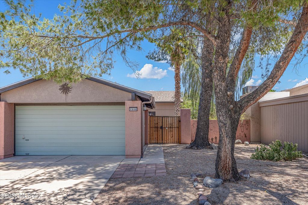 1040 N Independence Avenue, Tucson, AZ 85748