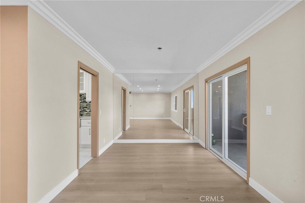 Image 14 of property listing at 1126 N Central 101, Glendale, CA 91202