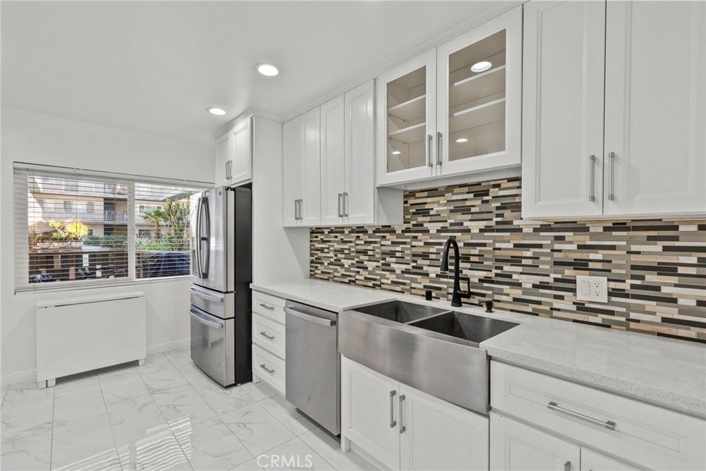 Image 22 of property listing at 1126 N Central 101, Glendale, CA 91202