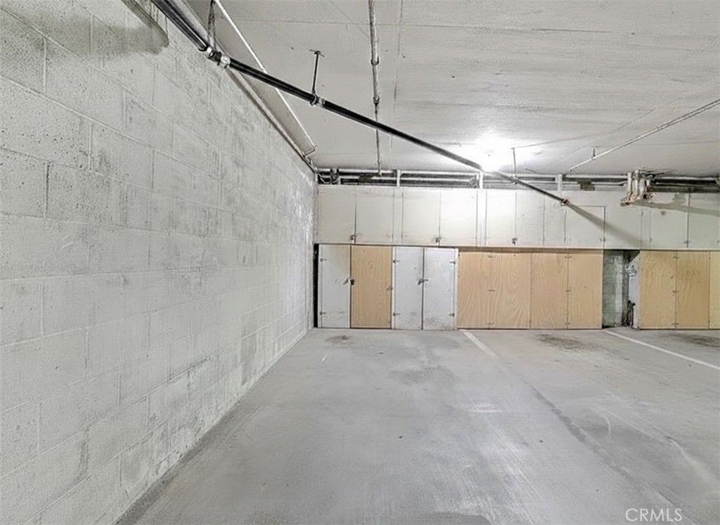 Image 33 of property listing at 1126 N Central 101, Glendale, CA 91202